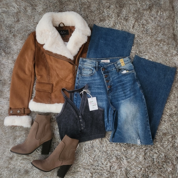 Bamboo Faux Suede Ankle Sock Boots Tan Brand New in Box Block Heel - Picture 2 of 2